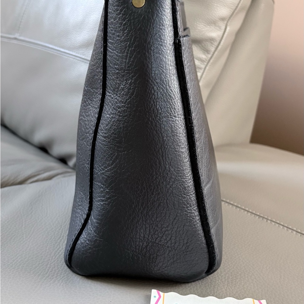 Portland Leather Goods Triangle Shoulder Bag in Pebbled Black! - Picture 4 of 10